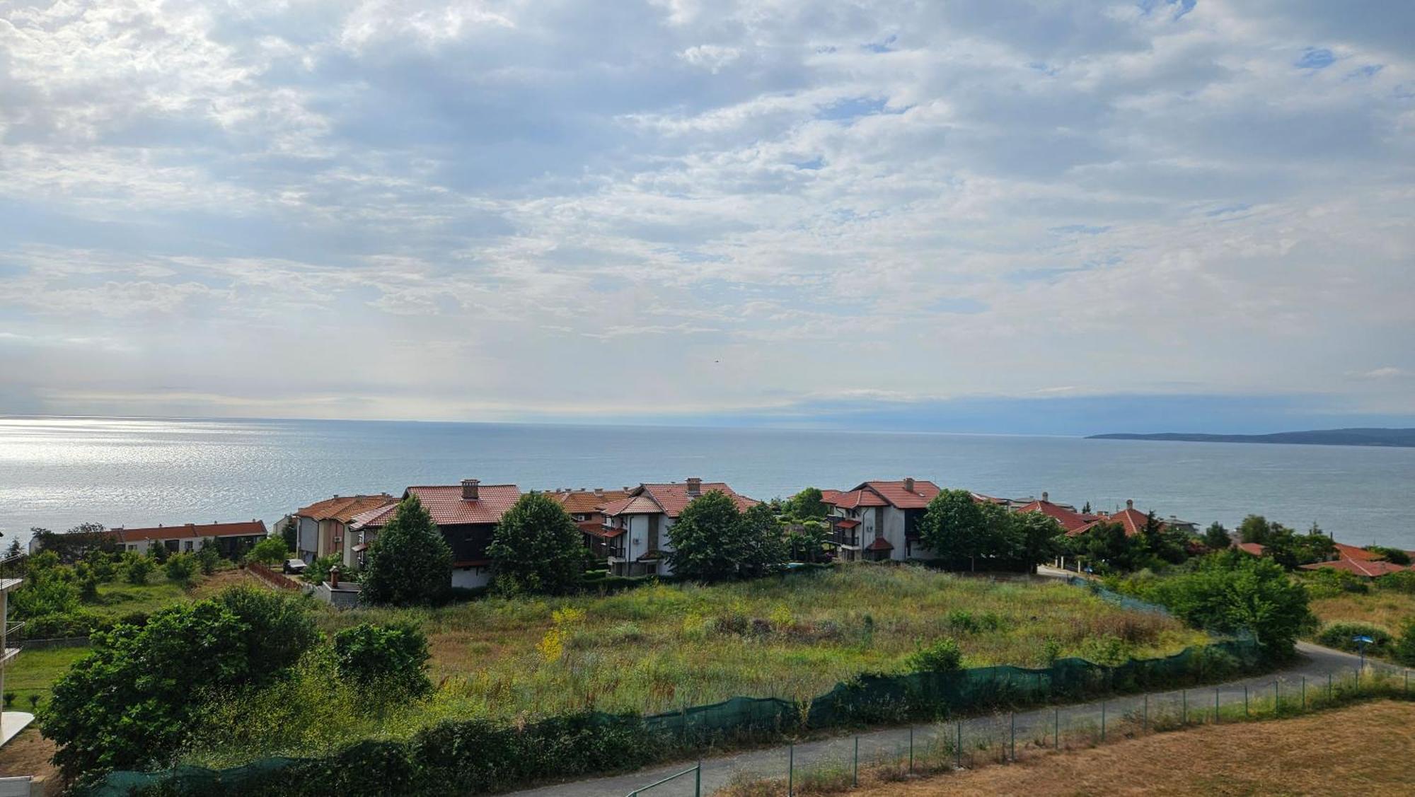 High In The Sky Apartments Sozopol Bagian luar foto