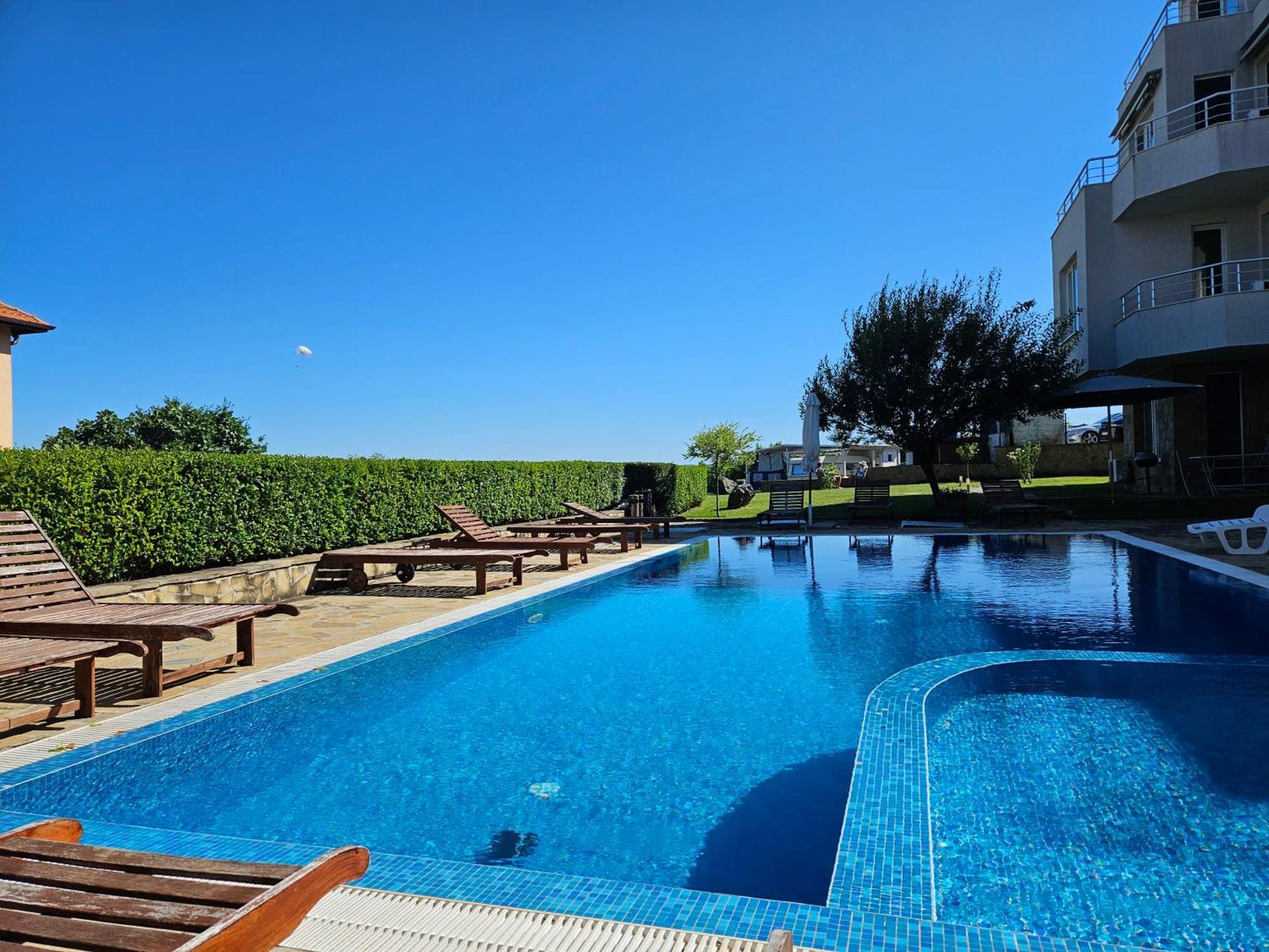 High In The Sky Apartments Sozopol Bagian luar foto