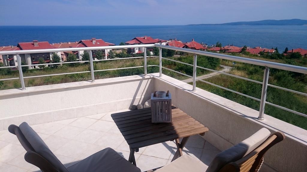 High In The Sky Apartments Sozopol Bagian luar foto