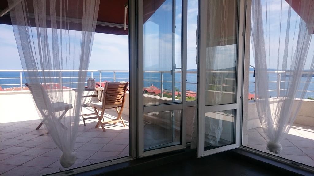 High In The Sky Apartments Sozopol Bagian luar foto