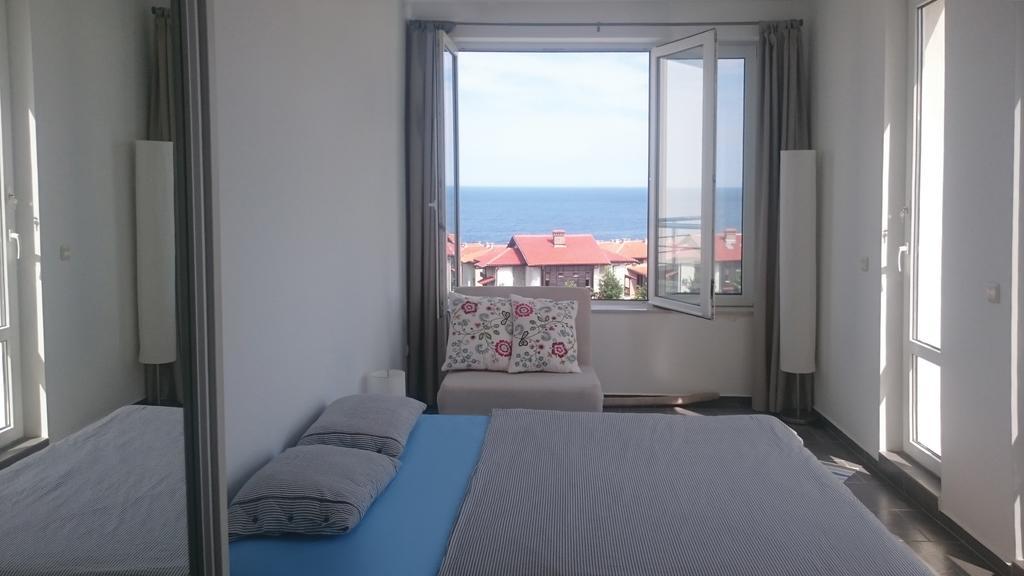 High In The Sky Apartments Sozopol Bagian luar foto