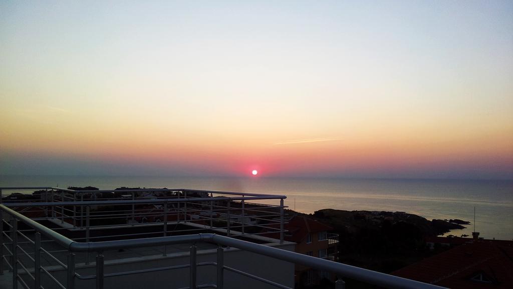High In The Sky Apartments Sozopol Bagian luar foto