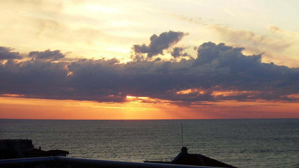 High In The Sky Apartments Sozopol Bagian luar foto