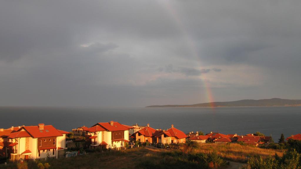 High In The Sky Apartments Sozopol Bagian luar foto